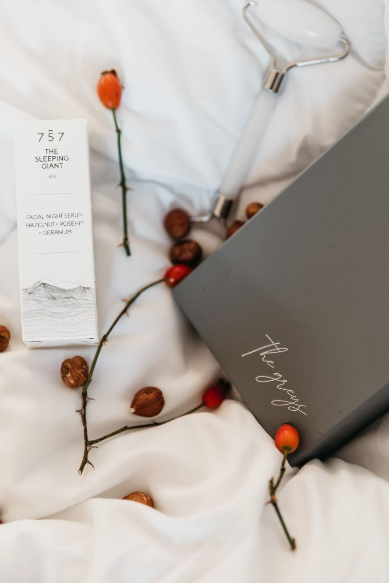 Gift Box - The Sleeping Giant Night Serum & White Jade Roller